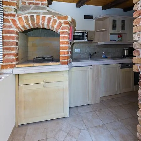 Apartment Sobe Gora Posedarje